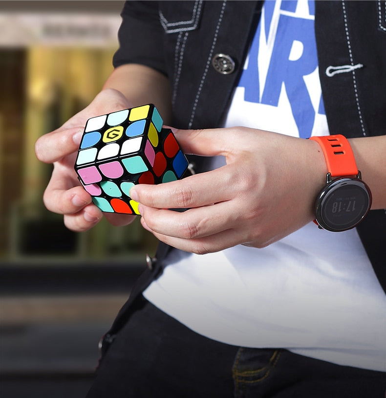 GiiKER Electronic Bluetooth Speed Cube Real-time Connected STEM Smart Cube 3x3 Companion App Support Online Battle with Cubers